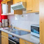 Art City-studios 4 Und 8, Gross, Modern, Citynah, Je 3 Schlafzimmer, Kostenfreie Parkplaetze, Sued-balkons, Ruhig, Herkulesblick شقة كاسيل