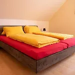 Art City-studios 4 Und 8, Gross, Modern, Citynah, Je 3 Schlafzimmer, Kostenfreie Parkplaetze, Sued-balkons, Ruhig, Herkulesblick