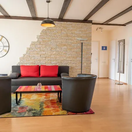 Art City-studios 4 Und 8, Gross, Modern, Citynah, Je 3 Schlafzimmer, Kostenfreie Parkplaetze, Sued-balkons, Ruhig, Herkulesblick アパート