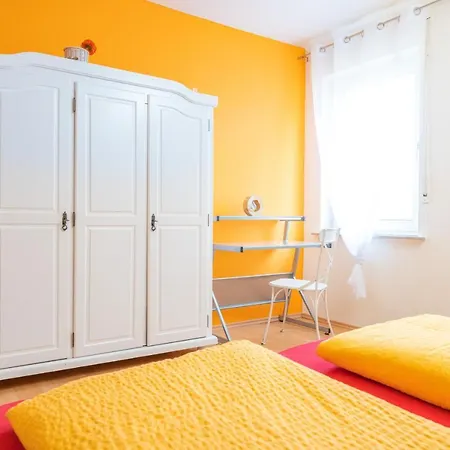 Lejlighed Art City-studios 4 Und 8, Gross, Modern, Citynah, Je 3 Schlafzimmer, Kostenfreie Parkplaetze, Sued-balkons, Ruhig, Herkulesblick