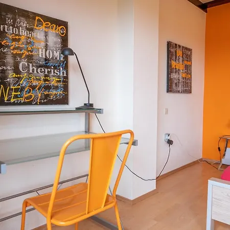 Art City-studios 4 Und 8, Gross, Modern, Citynah, Je 3 Schlafzimmer, Kostenfreie Parkplaetze, Sued-balkons, Ruhig, Herkulesblick Lejlighed