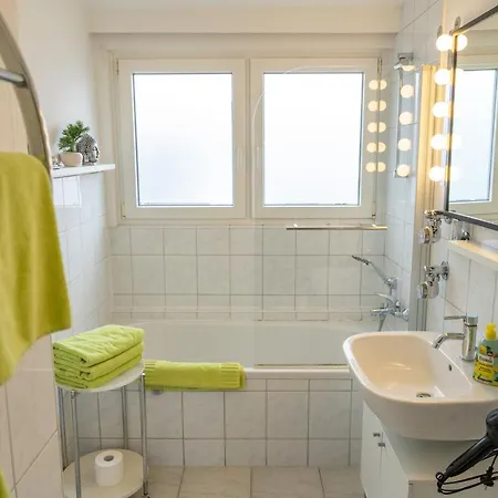 Art City-studios 4 Und 8, Gross, Modern, Citynah, Je 3 Schlafzimmer, Kostenfreie Parkplaetze, Sued-balkons, Ruhig, Herkulesblick *