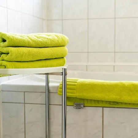 アパート Art City-studios 4 Und 8, Gross, Modern, Citynah, Je 3 Schlafzimmer, Kostenfreie Parkplaetze, Sued-balkons, Ruhig, Herkulesblick *