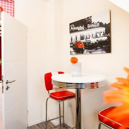 Art City-studios 4 Und 8, Gross, Modern, Citynah, Je 3 Schlafzimmer, Kostenfreie Parkplaetze, Sued-balkons, Ruhig, Herkulesblick Daire