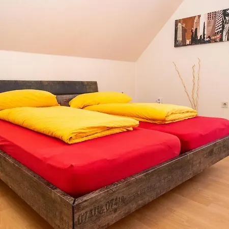 Art City-studios 4 Und 8, Gross, Modern, Citynah, Je 3 Schlafzimmer, Kostenfreie Parkplaetze, Sued-balkons, Ruhig, Herkulesblick