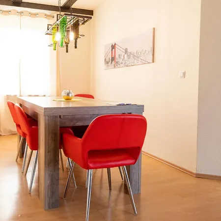 Art City-studios 4 Und 8, Gross, Modern, Citynah, Je 3 Schlafzimmer, Kostenfreie Parkplaetze, Sued-balkons, Ruhig, Herkulesblick Daire *