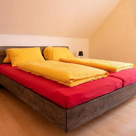 Art City-studios 4 Und 8, Gross, Modern, Citynah, Je 3 Schlafzimmer, Kostenfreie Parkplaetze, Sued-balkons, Ruhig, Herkulesblick