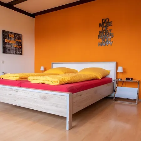 Art City-studios 4 Und 8, Gross, Modern, Citynah, Je 3 Schlafzimmer, Kostenfreie Parkplaetze, Sued-balkons, Ruhig, Herkulesblick Daire Kassel