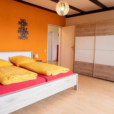 Art City-studios 4 Und 8, Gross, Modern, Citynah, Je 3 Schlafzimmer, Kostenfreie Parkplaetze, Sued-balkons, Ruhig, Herkulesblick *