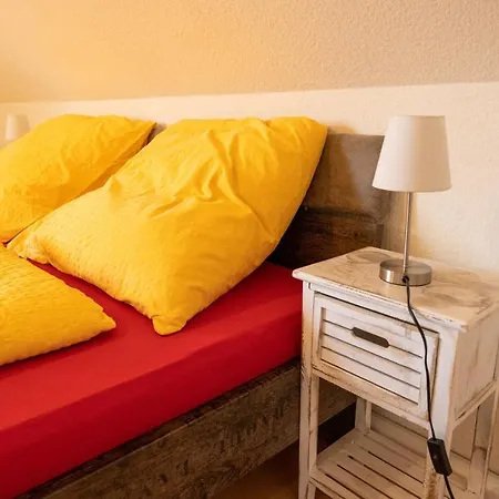 Art City-studios 4 Und 8, Gross, Modern, Citynah, Je 3 Schlafzimmer, Kostenfreie Parkplaetze, Sued-balkons, Ruhig, Herkulesblick