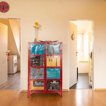 Art City-studios 4 Und 8, Gross, Modern, Citynah, Je 3 Schlafzimmer, Kostenfreie Parkplaetze, Sued-balkons, Ruhig, Herkulesblick *