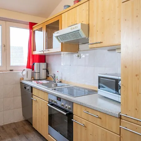 Art City-studios 4 Und 8, Gross, Modern, Citynah, Je 3 Schlafzimmer, Kostenfreie Parkplaetze, Sued-balkons, Ruhig, Herkulesblick Lejlighed