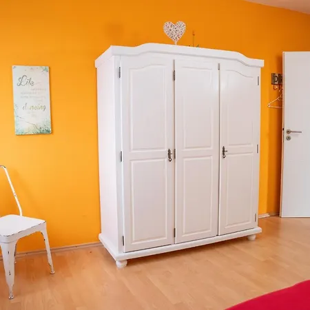 Art City-studios 4 Und 8, Gross, Modern, Citynah, Je 3 Schlafzimmer, Kostenfreie Parkplaetze, Sued-balkons, Ruhig, Herkulesblick アパート