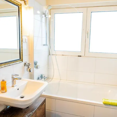 Lejlighed Art City-studios 4 Und 8, Gross, Modern, Citynah, Je 3 Schlafzimmer, Kostenfreie Parkplaetze, Sued-balkons, Ruhig, Herkulesblick Kassel