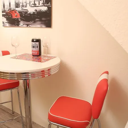 Art City-studios 4 Und 8, Gross, Modern, Citynah, Je 3 Schlafzimmer, Kostenfreie Parkplaetze, Sued-balkons, Ruhig, Herkulesblick アパート *