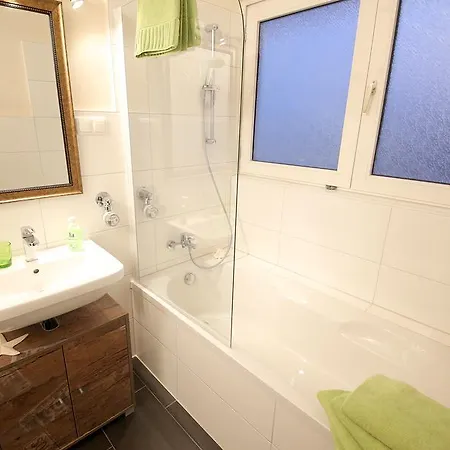 Daire Art City-studios 4 Und 8, Gross, Modern, Citynah, Je 3 Schlafzimmer, Kostenfreie Parkplaetze, Sued-balkons, Ruhig, Herkulesblick
