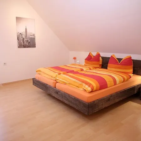 Art City-studios 4 Und 8, Gross, Modern, Citynah, Je 3 Schlafzimmer, Kostenfreie Parkplaetze, Sued-balkons, Ruhig, Herkulesblick Daire