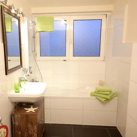 Art City-studios 4 Und 8, Gross, Modern, Citynah, Je 3 Schlafzimmer, Kostenfreie Parkplaetze, Sued-balkons, Ruhig, Herkulesblick Lejlighed Kassel