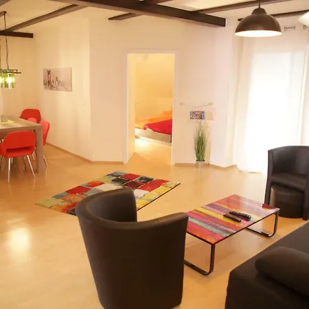 Art City-studios 4 Und 8, Gross, Modern, Citynah, Je 3 Schlafzimmer, Kostenfreie Parkplaetze, Sued-balkons, Ruhig, Herkulesblick アパート カッセル