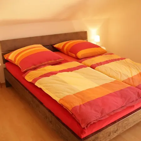 Art City-studios 4 Und 8, Gross, Modern, Citynah, Je 3 Schlafzimmer, Kostenfreie Parkplaetze, Sued-balkons, Ruhig, Herkulesblick Daire
