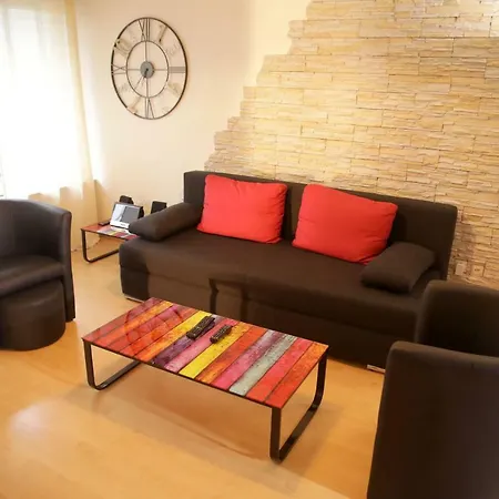 Art City-studios 4 Und 8, Gross, Modern, Citynah, Je 3 Schlafzimmer, Kostenfreie Parkplaetze, Sued-balkons, Ruhig, Herkulesblick Kassel