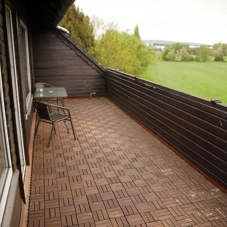 Art City-studios 4 Und 8, Gross, Modern, Citynah, Je 3 Schlafzimmer, Kostenfreie Parkplaetze, Sued-balkons, Ruhig, Herkulesblick アパート