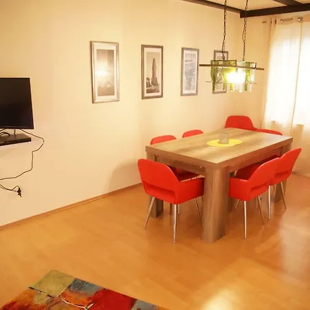 Art City-studios 4 Und 8, Gross, Modern, Citynah, Je 3 Schlafzimmer, Kostenfreie Parkplaetze, Sued-balkons, Ruhig, Herkulesblick Daire *