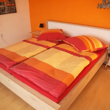 Art City-studios 4 Und 8, Gross, Modern, Citynah, Je 3 Schlafzimmer, Kostenfreie Parkplaetze, Sued-balkons, Ruhig, Herkulesblick *