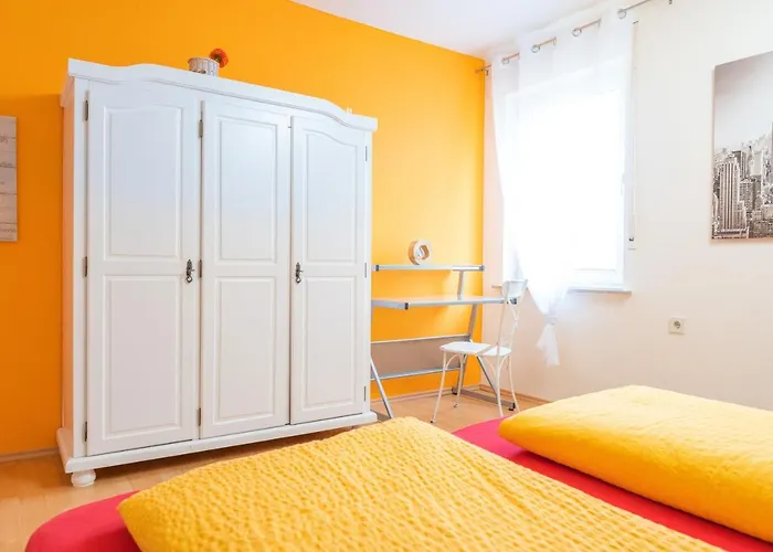 דירה Art City-studios 4 Und 8, Gross, Modern, Citynah, Je 3 Schlafzimmer, Kostenfreie Parkplaetze, Sued-balkons, Ruhig, Herkulesblick