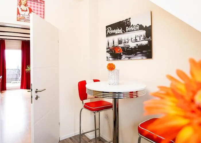 Art City-studios 4 Und 8, Gross, Modern, Citynah, Je 3 Schlafzimmer, Kostenfreie Parkplaetze, Sued-balkons, Ruhig, Herkulesblick דירה