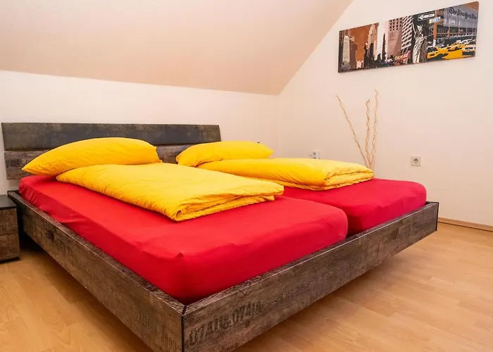 Art City-studios 4 Und 8, Groß, Modern, Citynah, Je 3 Schlafzimmer, Kostenfreie Parkplätze, Süd-balkons, Ruhig, Herkulesblick