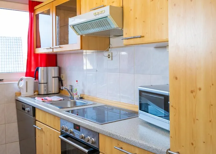 Art City-studios 4 Und 8, Groß, Modern, Citynah, Je 3 Schlafzimmer, Kostenfreie Parkplätze, Süd-balkons, Ruhig, Herkulesblick Apartamento Kassel