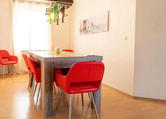 Art City-studios 4 Und 8, Gross, Modern, Citynah, Je 3 Schlafzimmer, Kostenfreie Parkplaetze, Sued-balkons, Ruhig, Herkulesblick דירה *