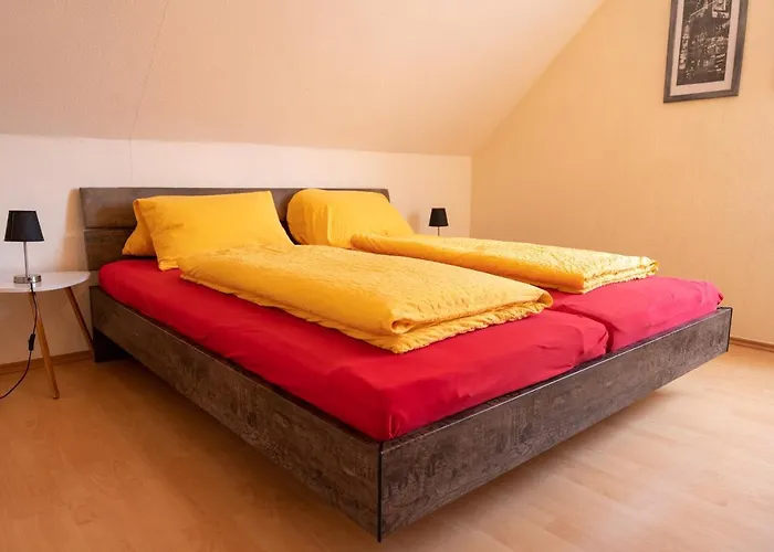 Art City-studios 4 Und 8, Gross, Modern, Citynah, Je 3 Schlafzimmer, Kostenfreie Parkplaetze, Sued-balkons, Ruhig, Herkulesblick