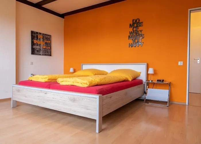 Art City-studios 4 Und 8, Gross, Modern, Citynah, Je 3 Schlafzimmer, Kostenfreie Parkplaetze, Sued-balkons, Ruhig, Herkulesblick דירה קאסל