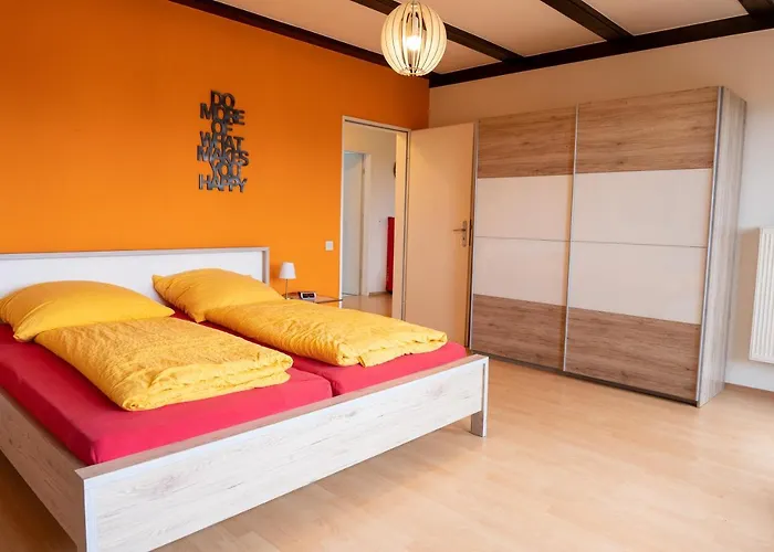 Art City-studios 4 Und 8, Gross, Modern, Citynah, Je 3 Schlafzimmer, Kostenfreie Parkplaetze, Sued-balkons, Ruhig, Herkulesblick *