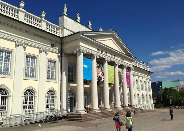 Art City-studios 4 Und 8, Gross, Modern, Citynah, Je 3 Schlafzimmer, Kostenfreie Parkplaetze, Sued-balkons, Ruhig, Herkulesblick