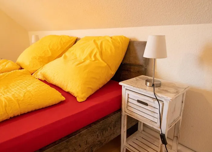 Art City-studios 4 Und 8, Groß, Modern, Citynah, Je 3 Schlafzimmer, Kostenfreie Parkplätze, Süd-balkons, Ruhig, Herkulesblick