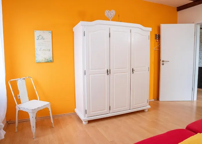 Art City-studios 4 Und 8, Groß, Modern, Citynah, Je 3 Schlafzimmer, Kostenfreie Parkplätze, Süd-balkons, Ruhig, Herkulesblick Apartamento