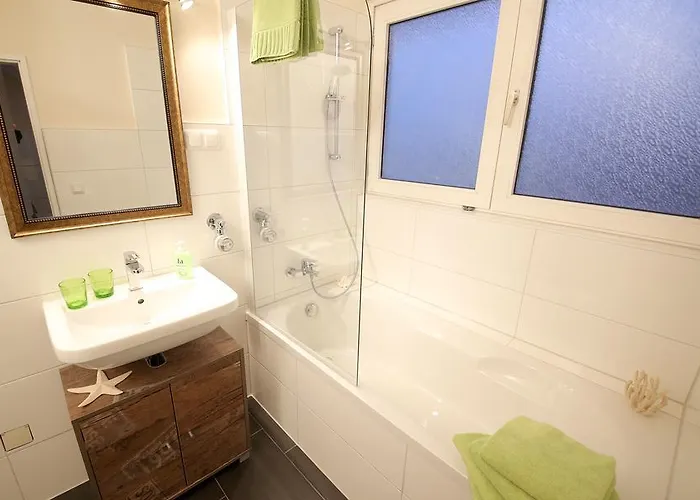 דירה Art City-studios 4 Und 8, Gross, Modern, Citynah, Je 3 Schlafzimmer, Kostenfreie Parkplaetze, Sued-balkons, Ruhig, Herkulesblick