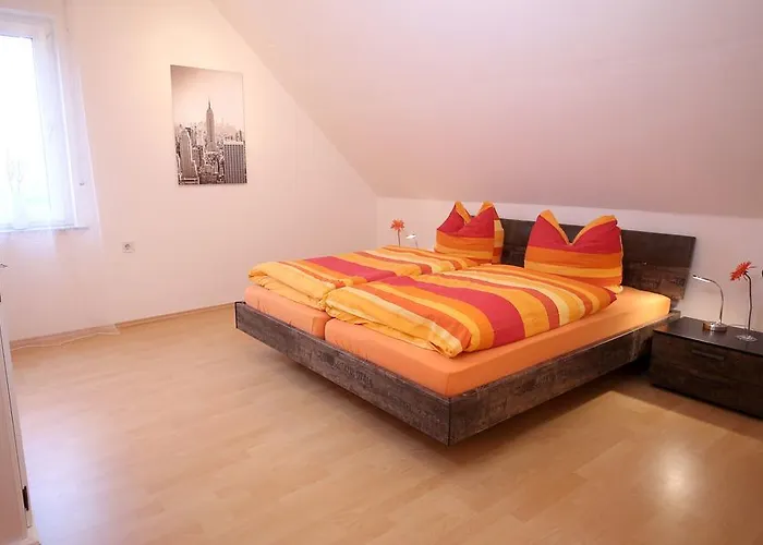 Art City-studios 4 Und 8, Gross, Modern, Citynah, Je 3 Schlafzimmer, Kostenfreie Parkplaetze, Sued-balkons, Ruhig, Herkulesblick דירה