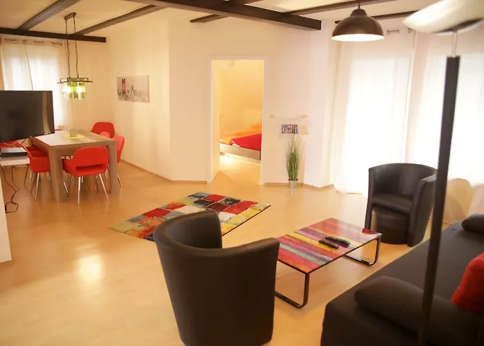 Art City-studios 4 Und 8, Gross, Modern, Citynah, Je 3 Schlafzimmer, Kostenfreie Parkplaetze, Sued-balkons, Ruhig, Herkulesblick דירה קאסל