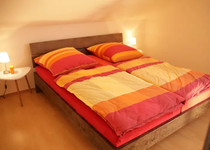 Art City-studios 4 Und 8, Gross, Modern, Citynah, Je 3 Schlafzimmer, Kostenfreie Parkplaetze, Sued-balkons, Ruhig, Herkulesblick דירה