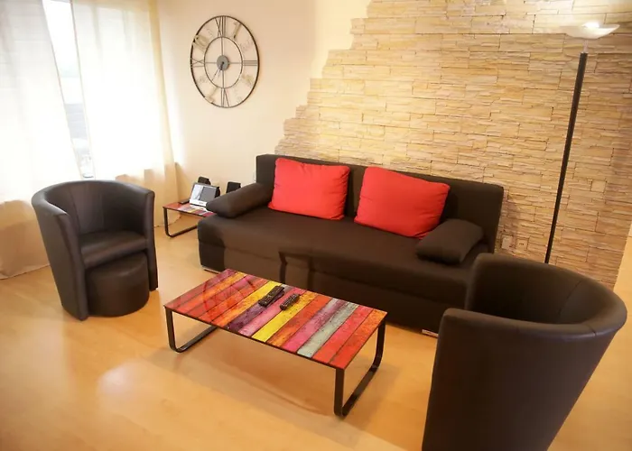 Art City-studios 4 Und 8, Gross, Modern, Citynah, Je 3 Schlafzimmer, Kostenfreie Parkplaetze, Sued-balkons, Ruhig, Herkulesblick קאסל