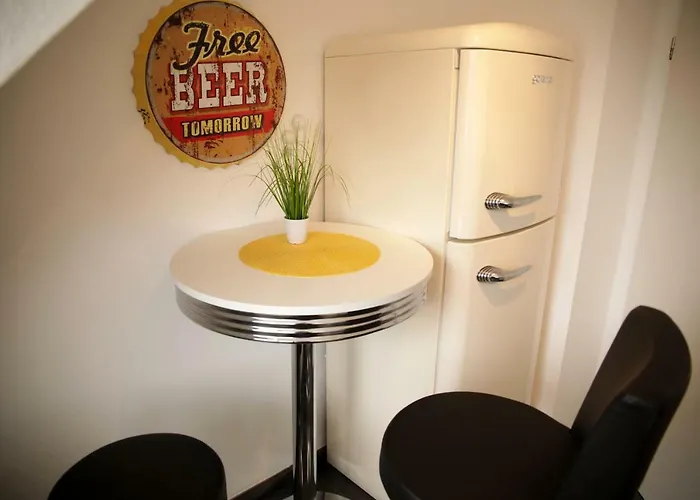 Art City-studios 4 Und 8, Gross, Modern, Citynah, Je 3 Schlafzimmer, Kostenfreie Parkplaetze, Sued-balkons, Ruhig, Herkulesblick